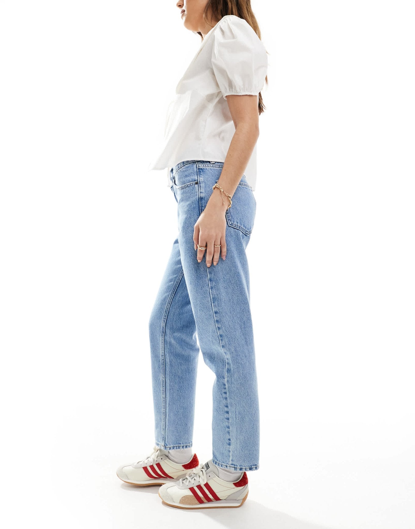 Pull&Bear high rise mom jean in washed blue - ASOS Sample Sale