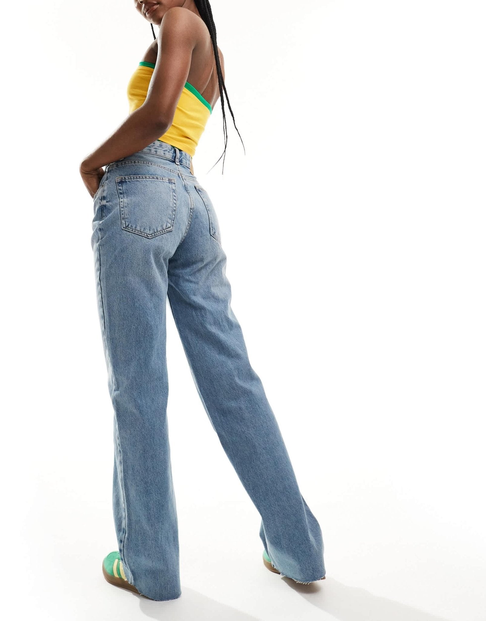 Pull&Bear high rise straight leg jean in medium blue - ASOS Sample Sale