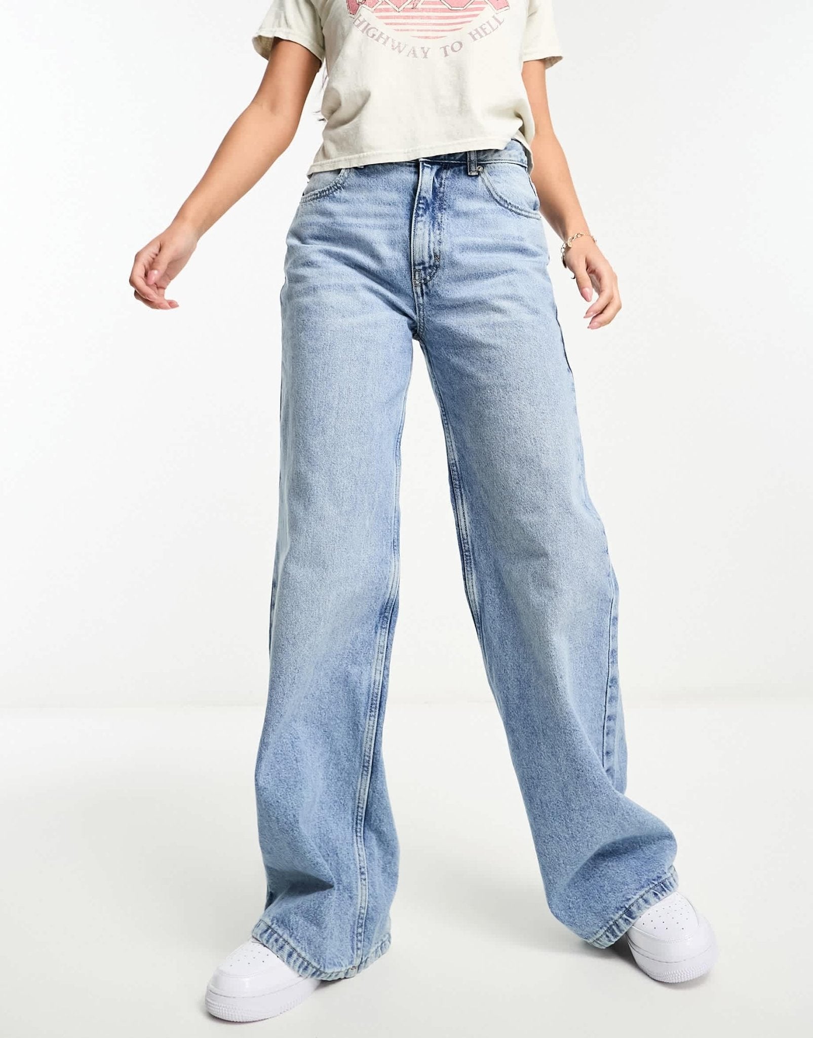 Pull&Bear high rise wide leg jean in medium blue - ASOS Sample Sale