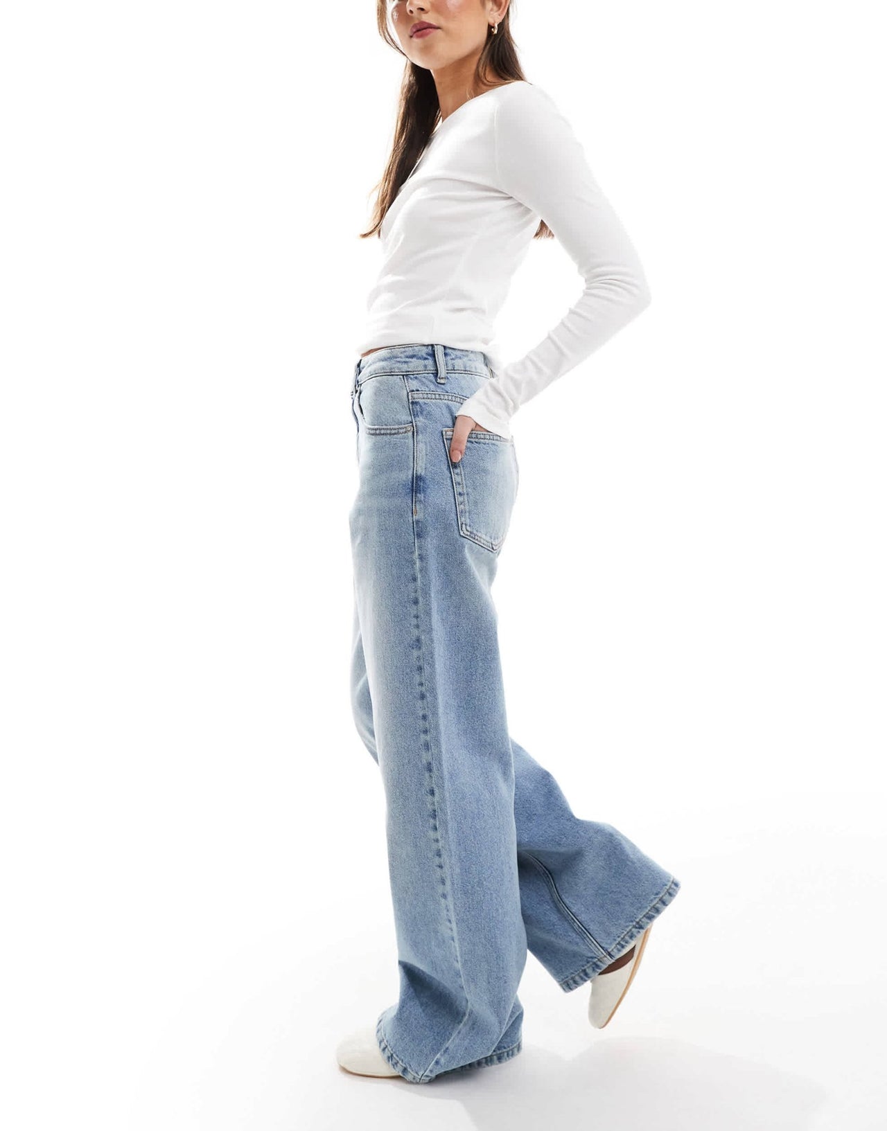 Pull&Bear high rise wide leg jean in washed blue - ASOS Sample Sale