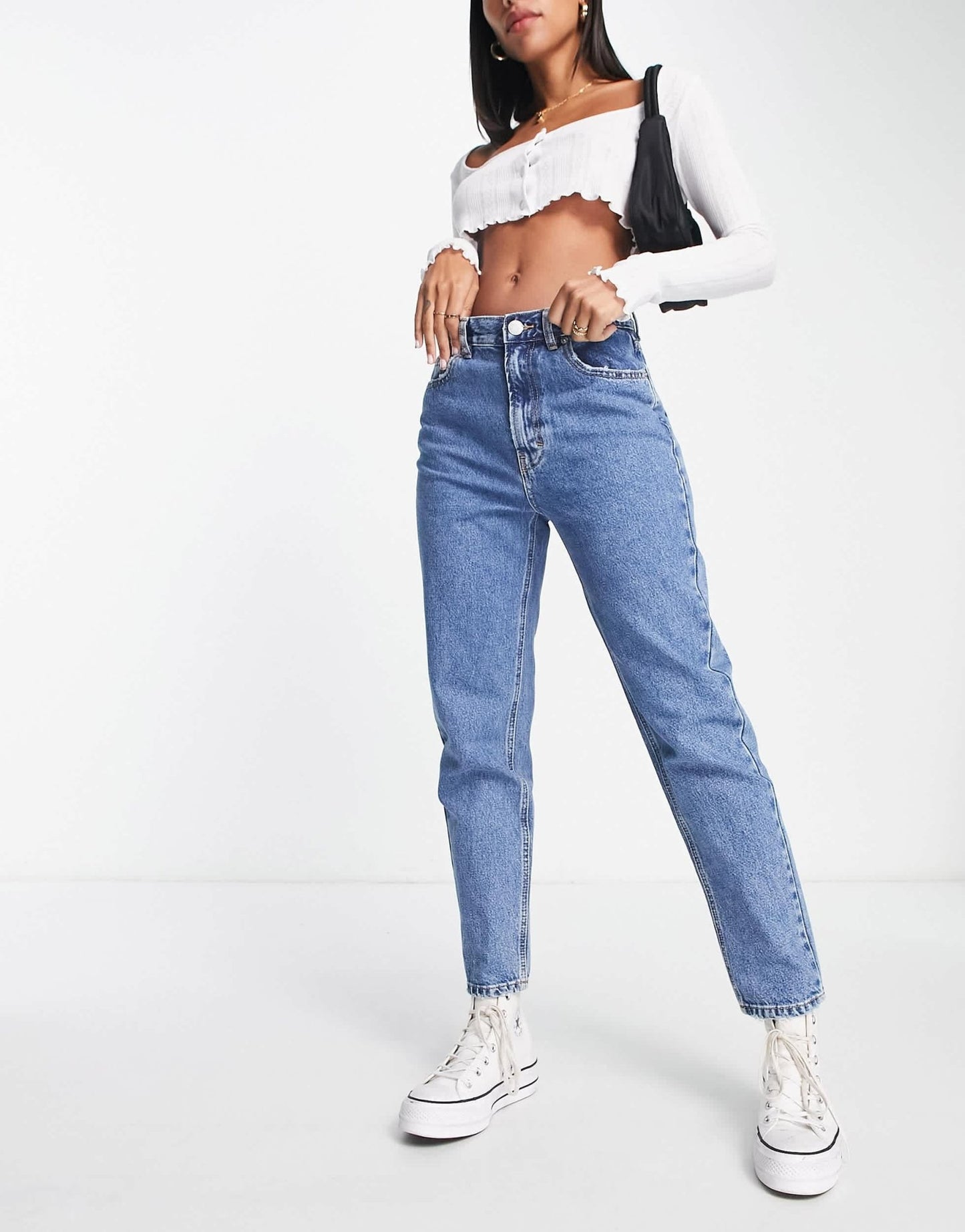 Pull&Bear high waisted mom jean in medium blue - ASOS Sample Sale