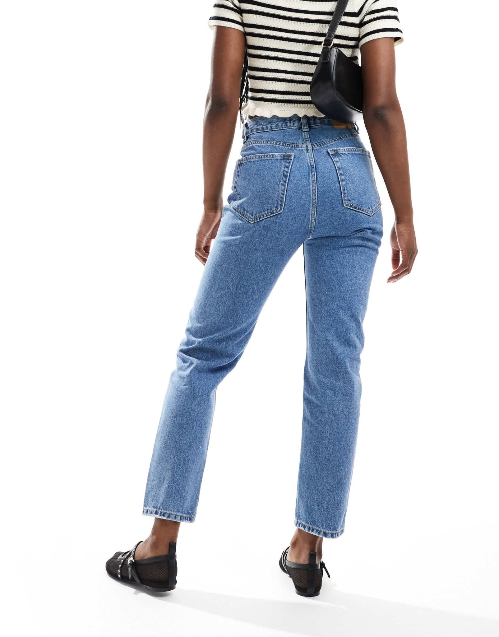 Pull&Bear high waisted mom jean in medium blue - ASOS Sample Sale