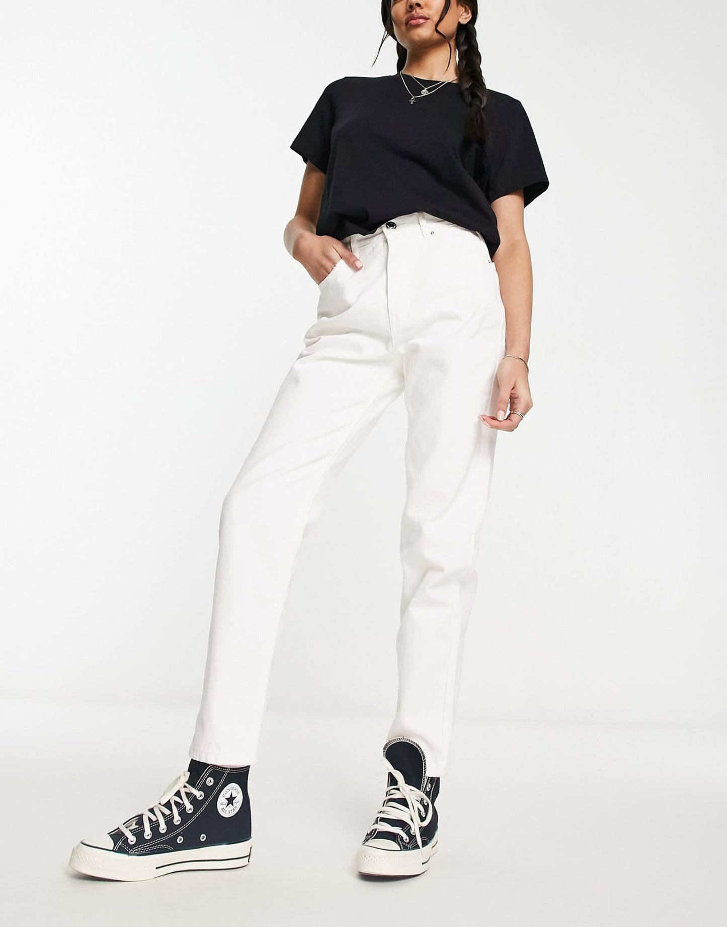 Pull&Bear high waisted mom jeans in white - ASOS Sample Sale