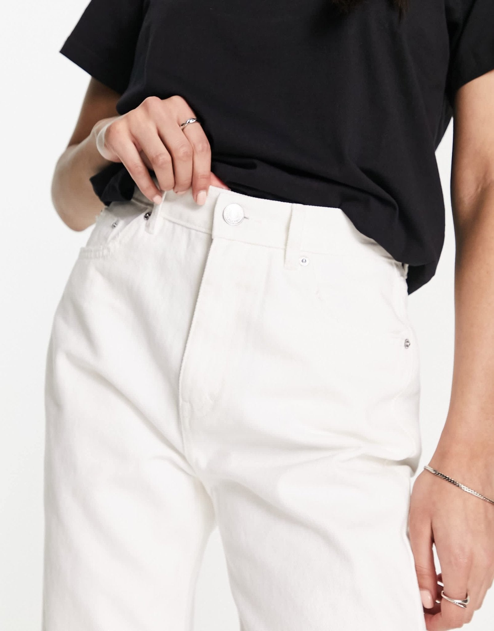 Pull&Bear high waisted mom jeans in white - ASOS Sample Sale