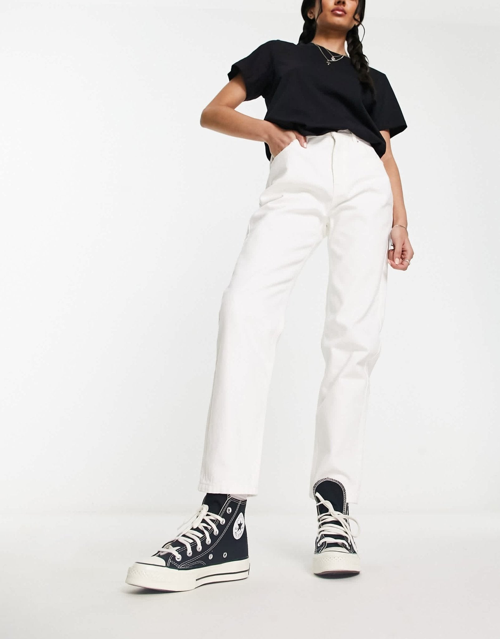 Pull&Bear high waisted mom jeans in white - ASOS Sample Sale