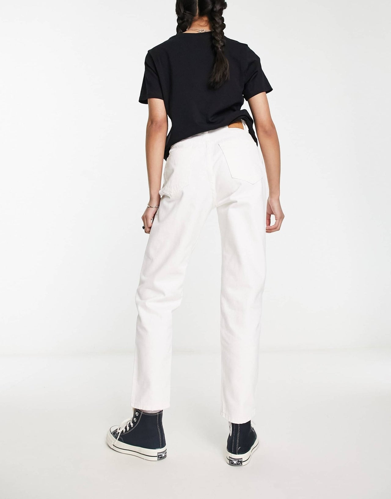 Pull&Bear high waisted mom jeans in white - ASOS Sample Sale