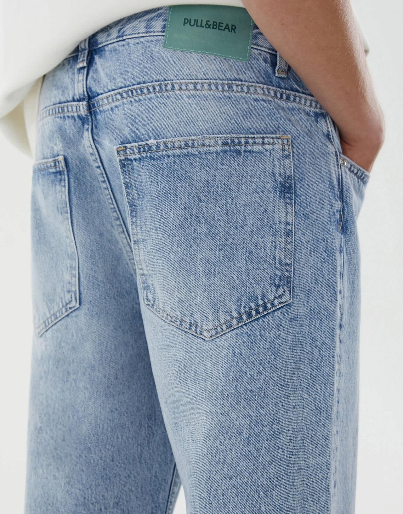 Pull&Bear loose fit jeans in blue - ASOS Sample Sale