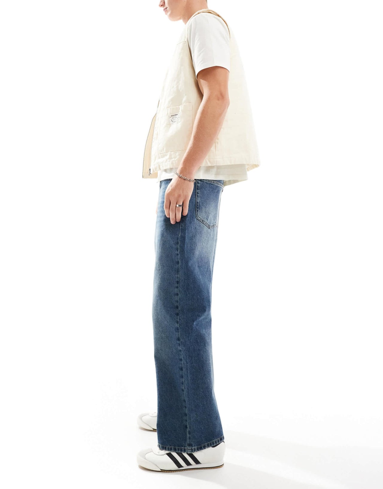 Pull&Bear loose fit straight leg jean in mid blue - ASOS Sample Sale