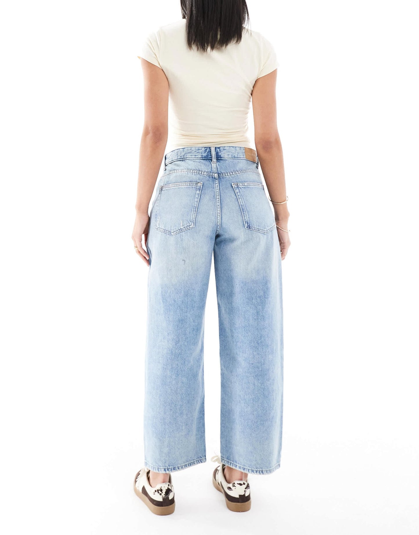 Pull&Bear mid rise cropped jean in light blue - ASOS Sample Sale