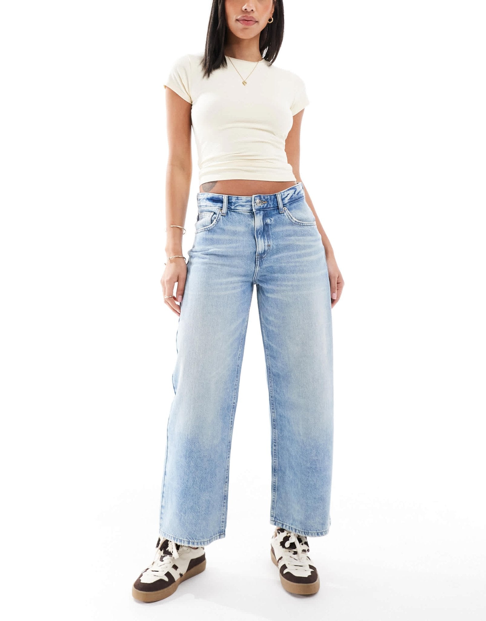 Pull&Bear mid rise cropped jean in light blue - ASOS Sample Sale
