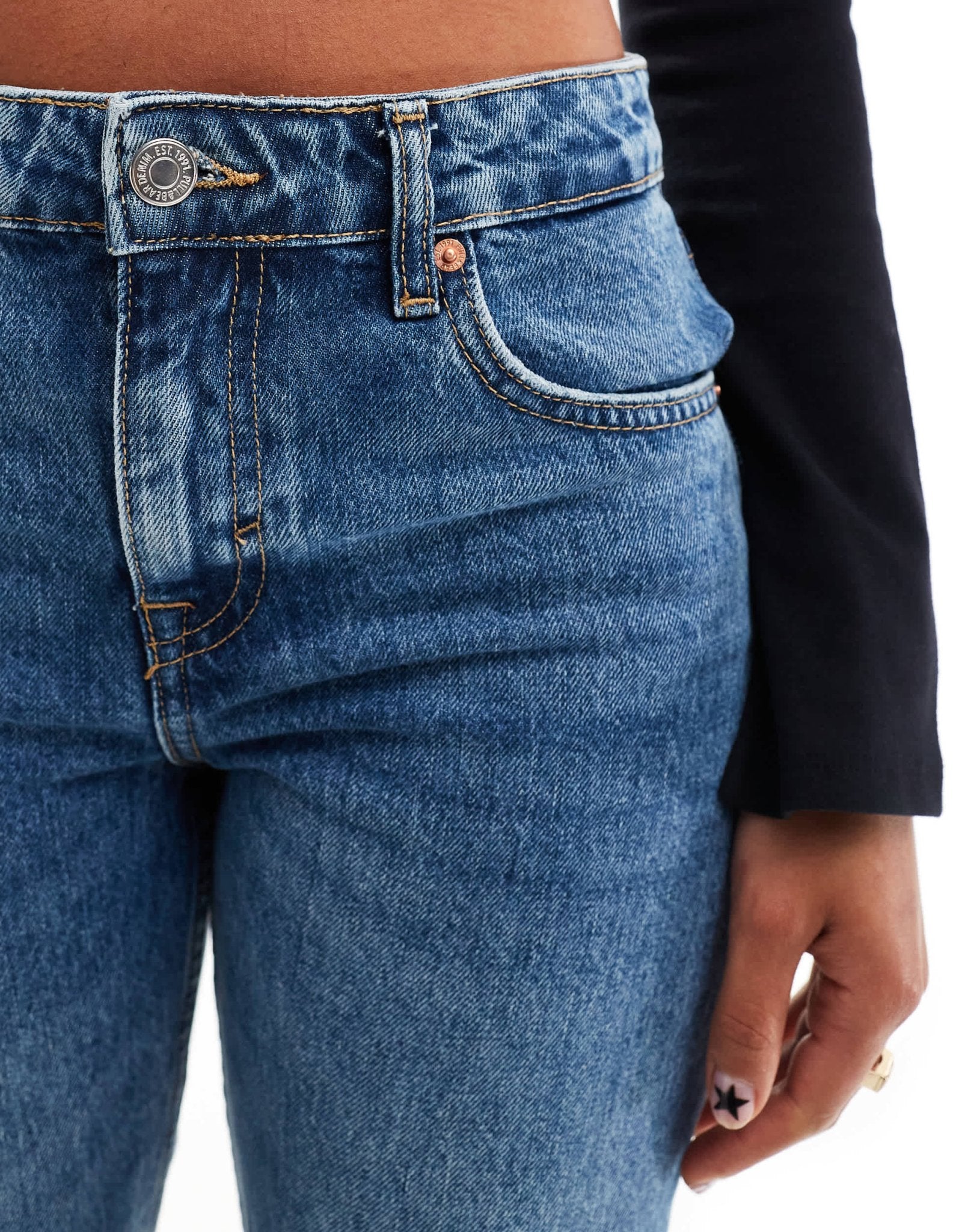 Pull&Bear mid rise straight leg jean in dark blue - ASOS Sample Sale