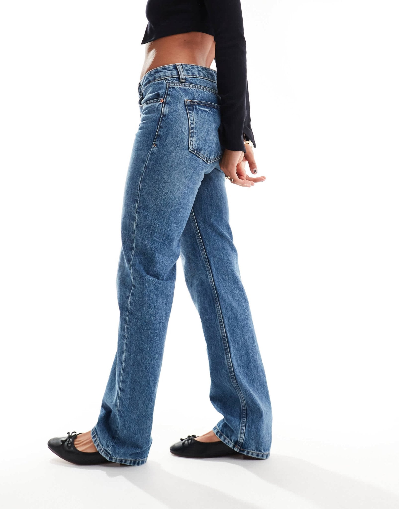 Pull&Bear mid rise straight leg jean in dark blue - ASOS Sample Sale
