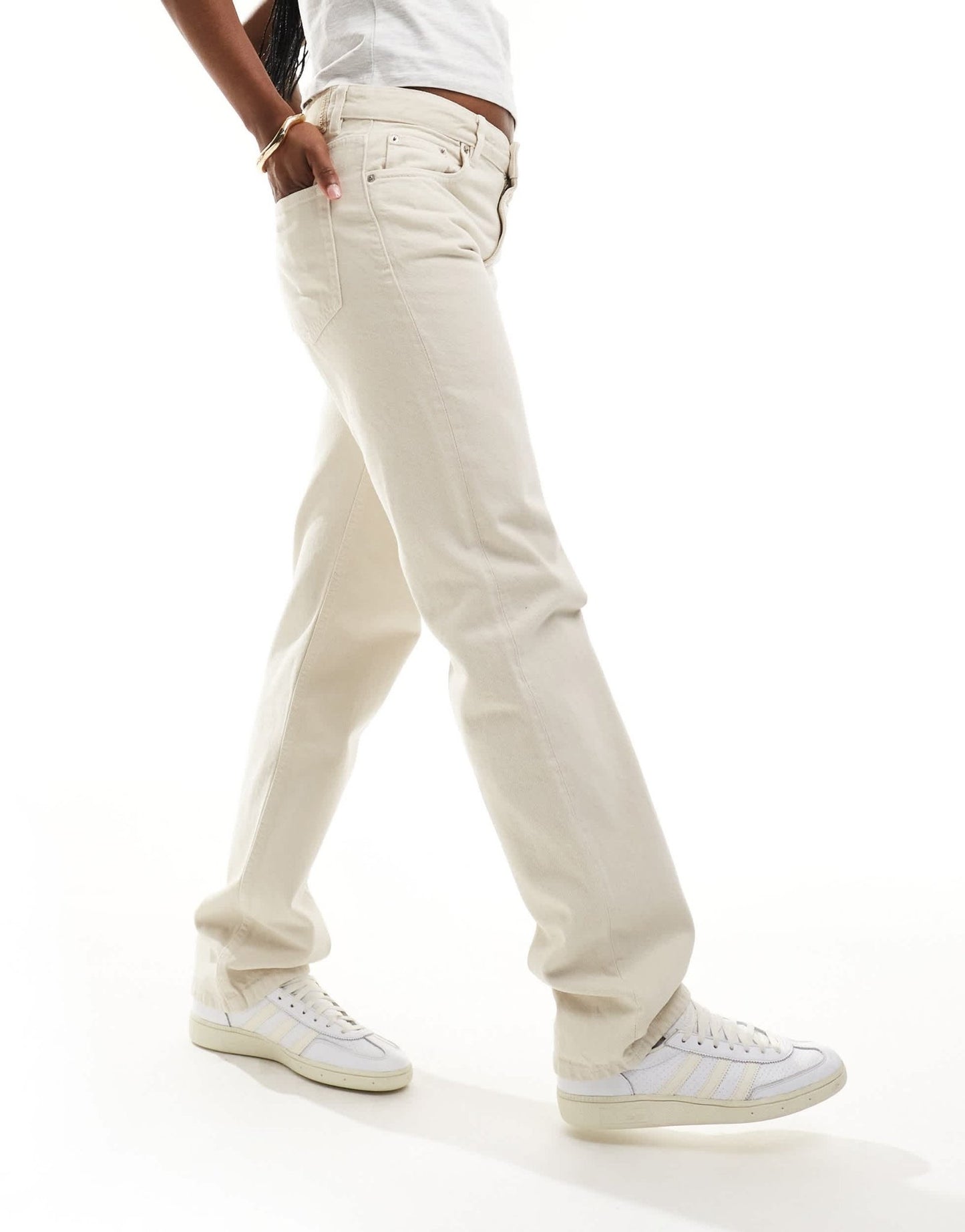 Pull&Bear mid rise straight leg jean in ecru - ASOS Sample Sale