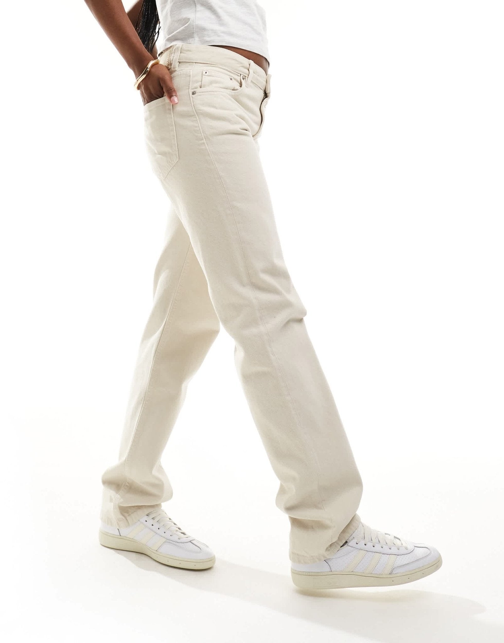 Pull&Bear mid rise straight leg jean in ecru - ASOS Sample Sale