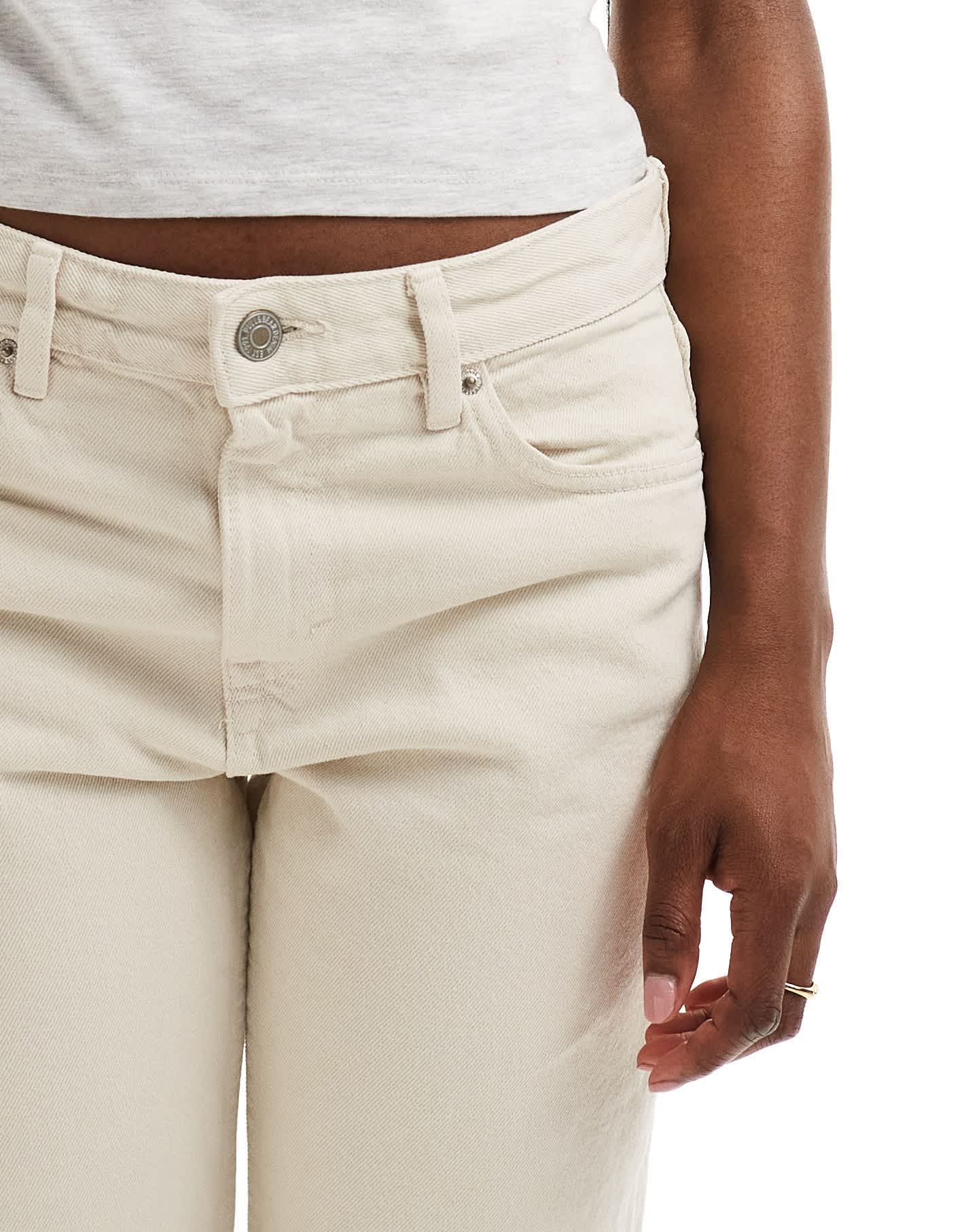 Pull&Bear mid rise straight leg jean in ecru - ASOS Sample Sale