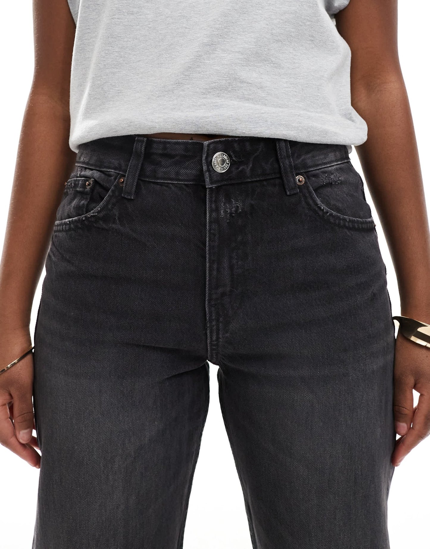 Pull&Bear mid rise straight leg jeans in black - ASOS Sample Sale