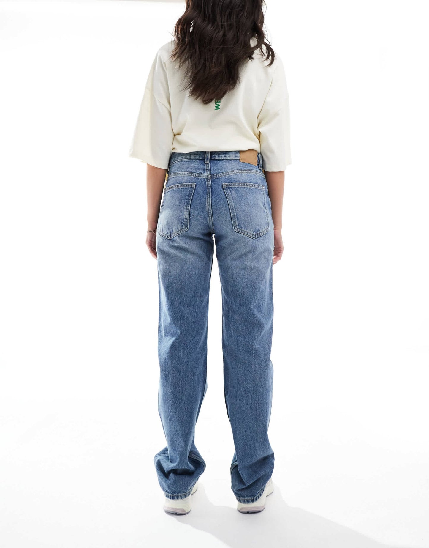 Pull&Bear mid rise straight leg jeans in medium blue - ASOS Sample Sale