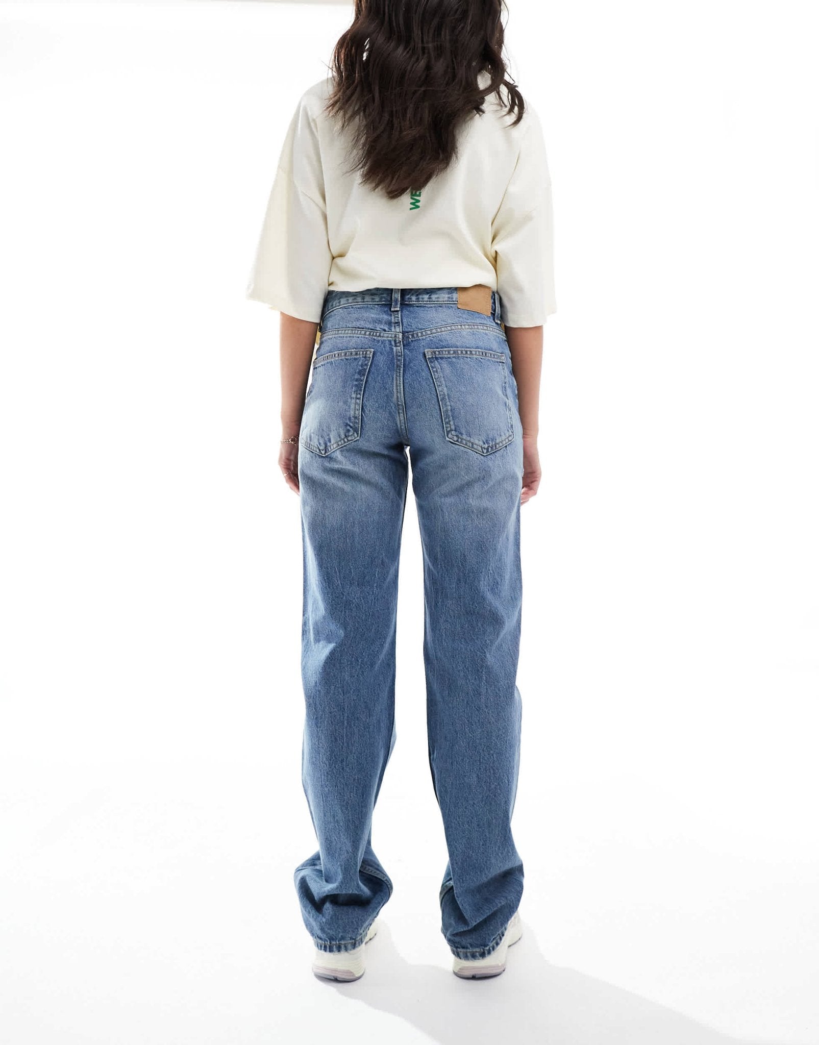 Pull&Bear mid rise straight leg jeans in medium blue - ASOS Sample Sale