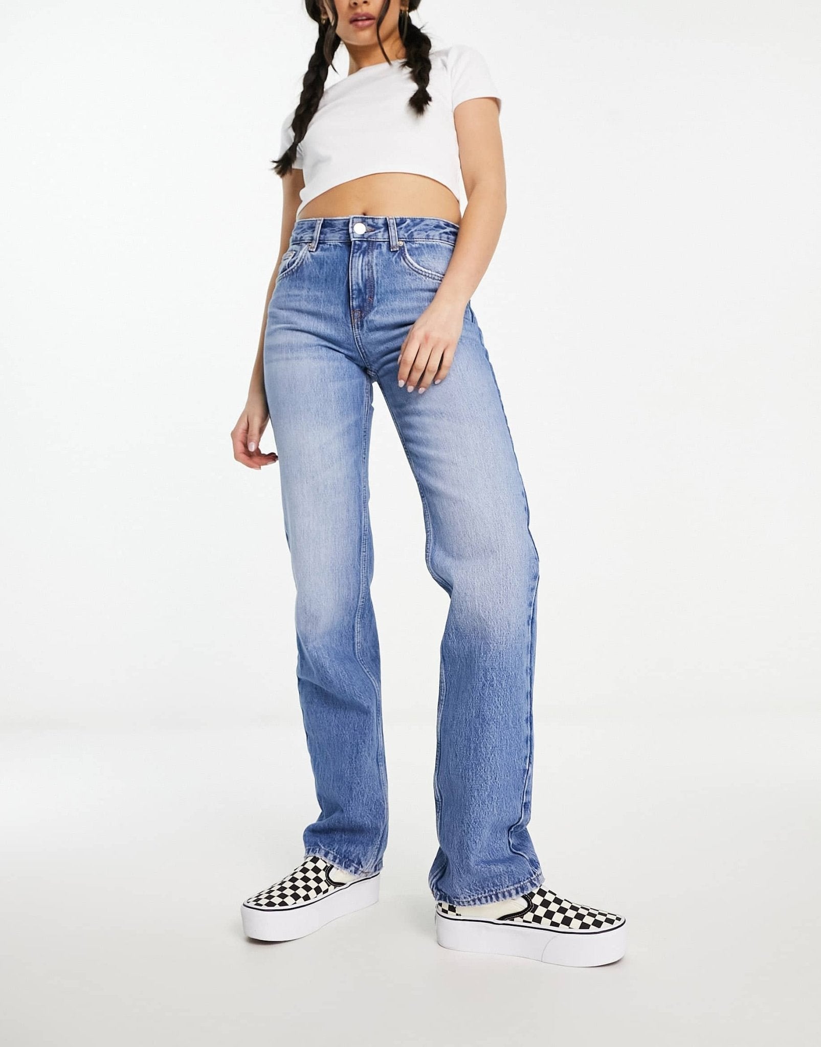 Pull&Bear mid rise straight leg jeans in mid blue - ASOS Sample Sale