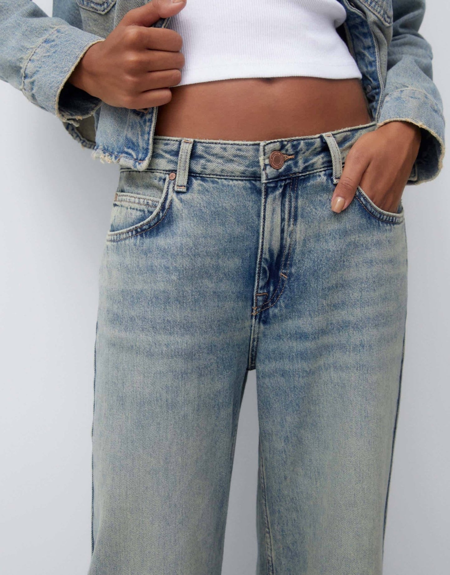Pull&Bear oversized baggy low waist jean in washed blue - ASOS Sample Sale