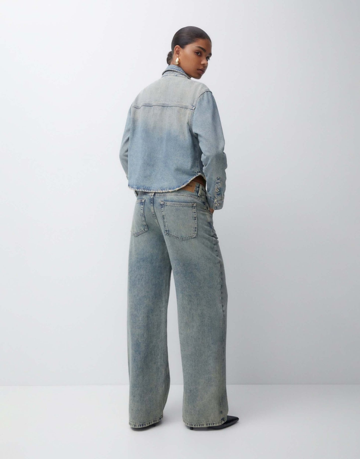 Pull&Bear oversized baggy low waist jean in washed blue - ASOS Sample Sale