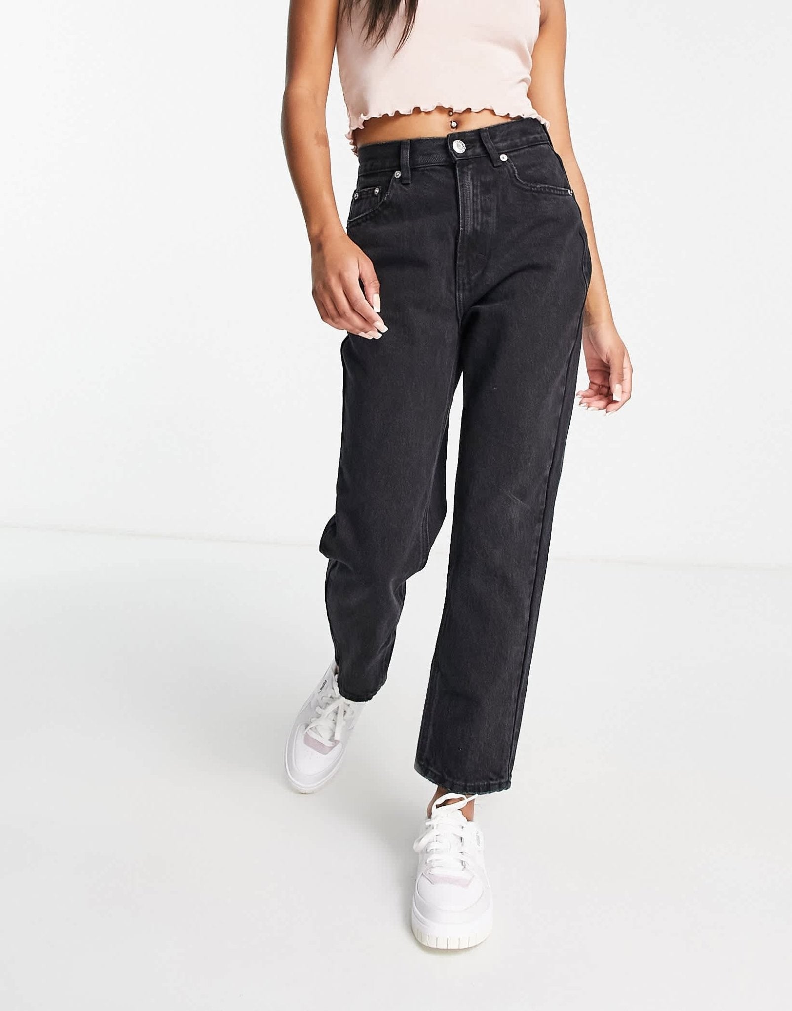 Pull&Bear Petite basic mom jean in black - ASOS Sample Sale