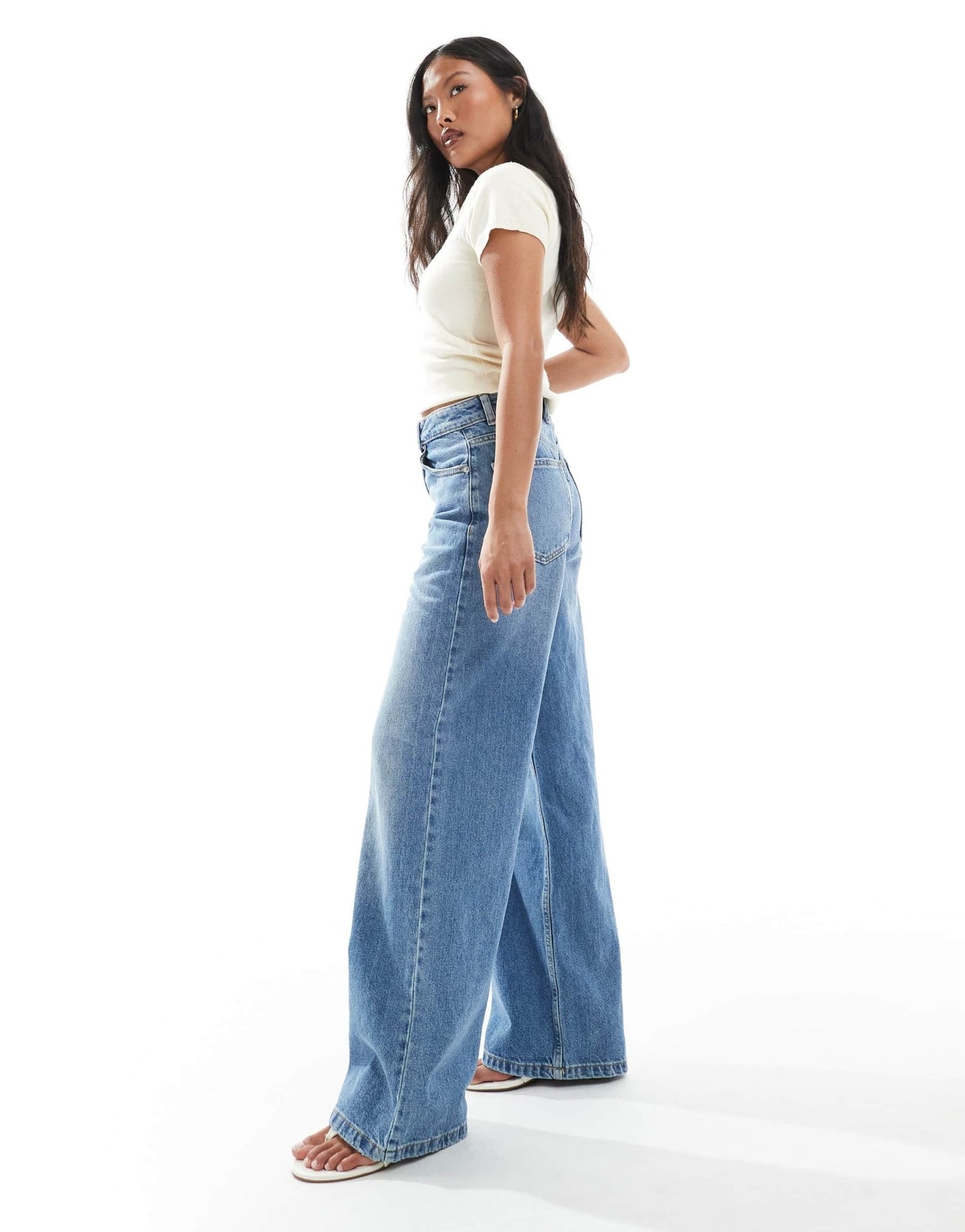 Pull&Bear Petite high rise wide leg jean in washed blue - ASOS Sample Sale