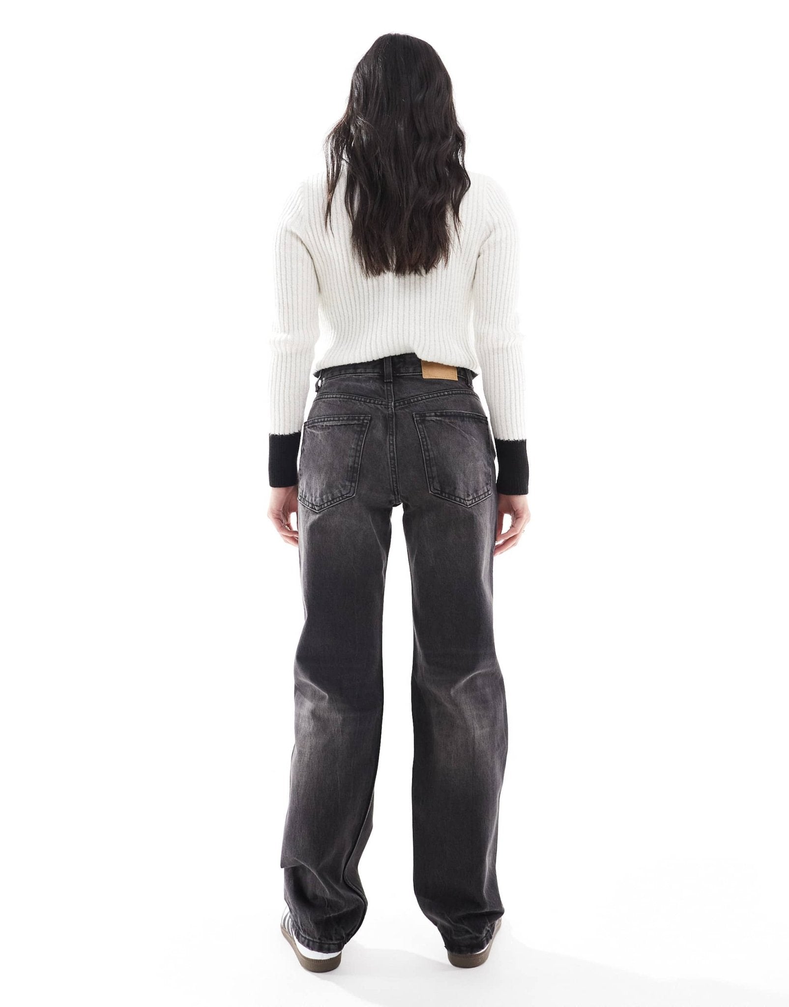 Pull&Bear Petite mid rise straight leg jeans in black - ASOS Sample Sale