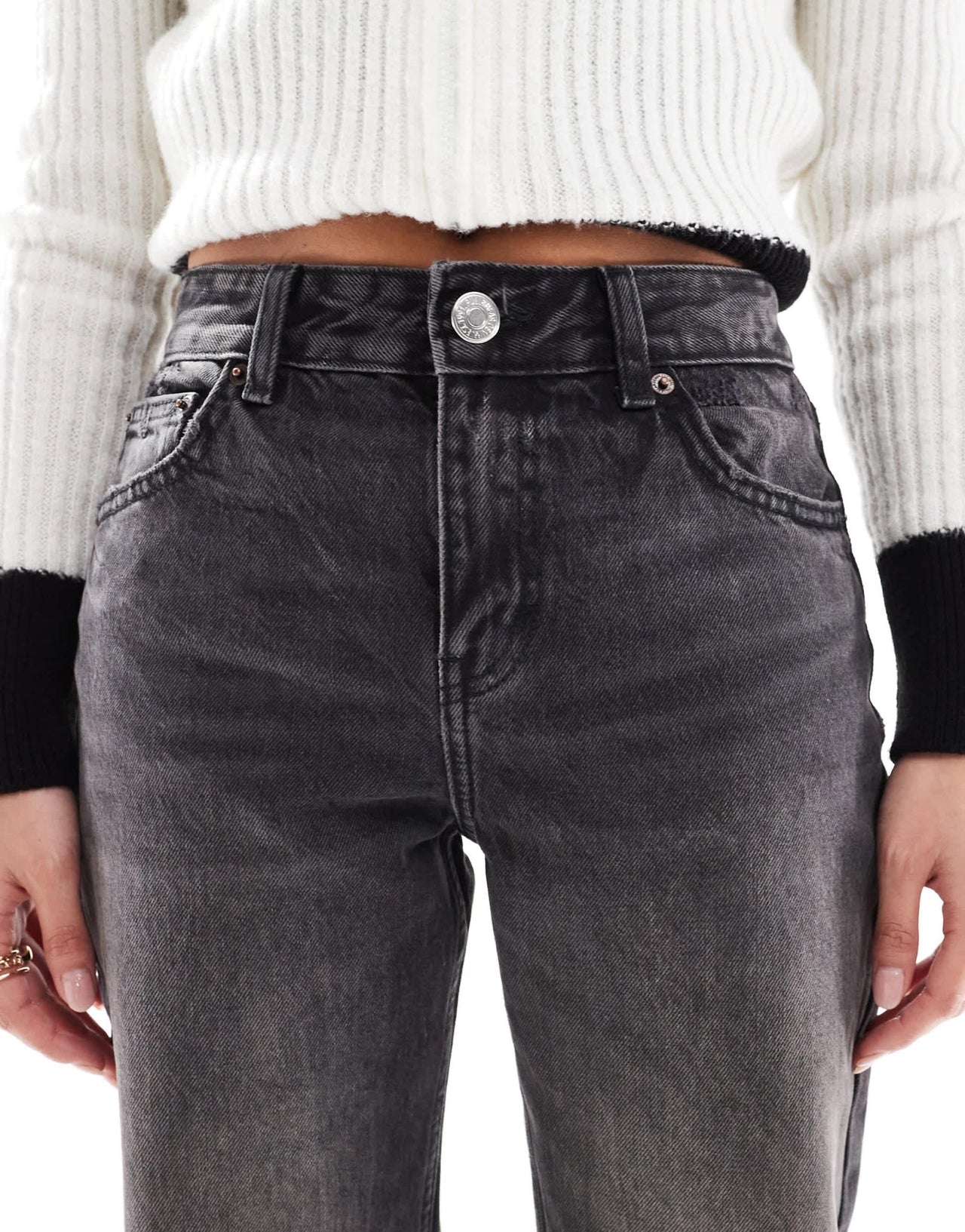 Pull&Bear Petite mid rise straight leg jeans in black - ASOS Sample Sale