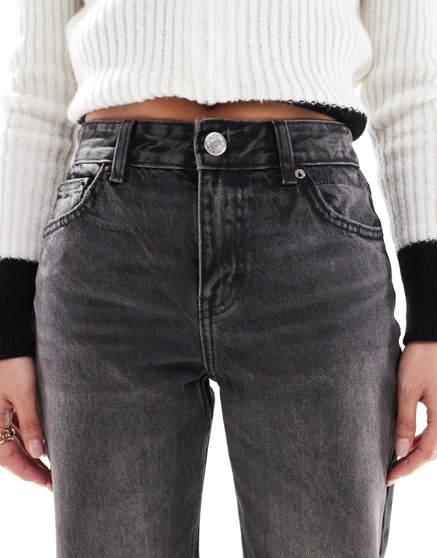 Pull&Bear Petite mid rise straight leg jeans in black - ASOS Sample Sale