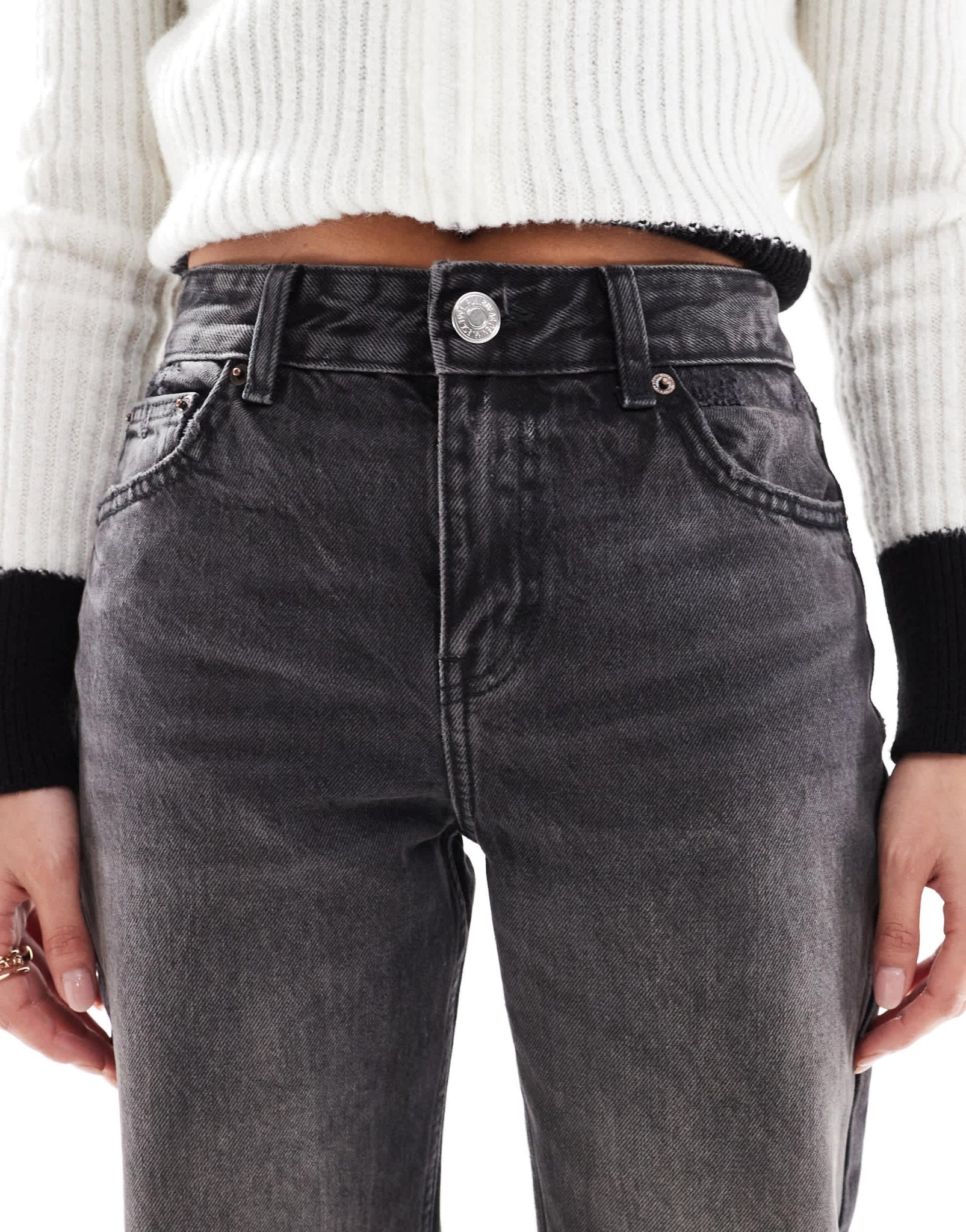 Pull&Bear Petite mid rise straight leg jeans in black - ASOS Sample Sale