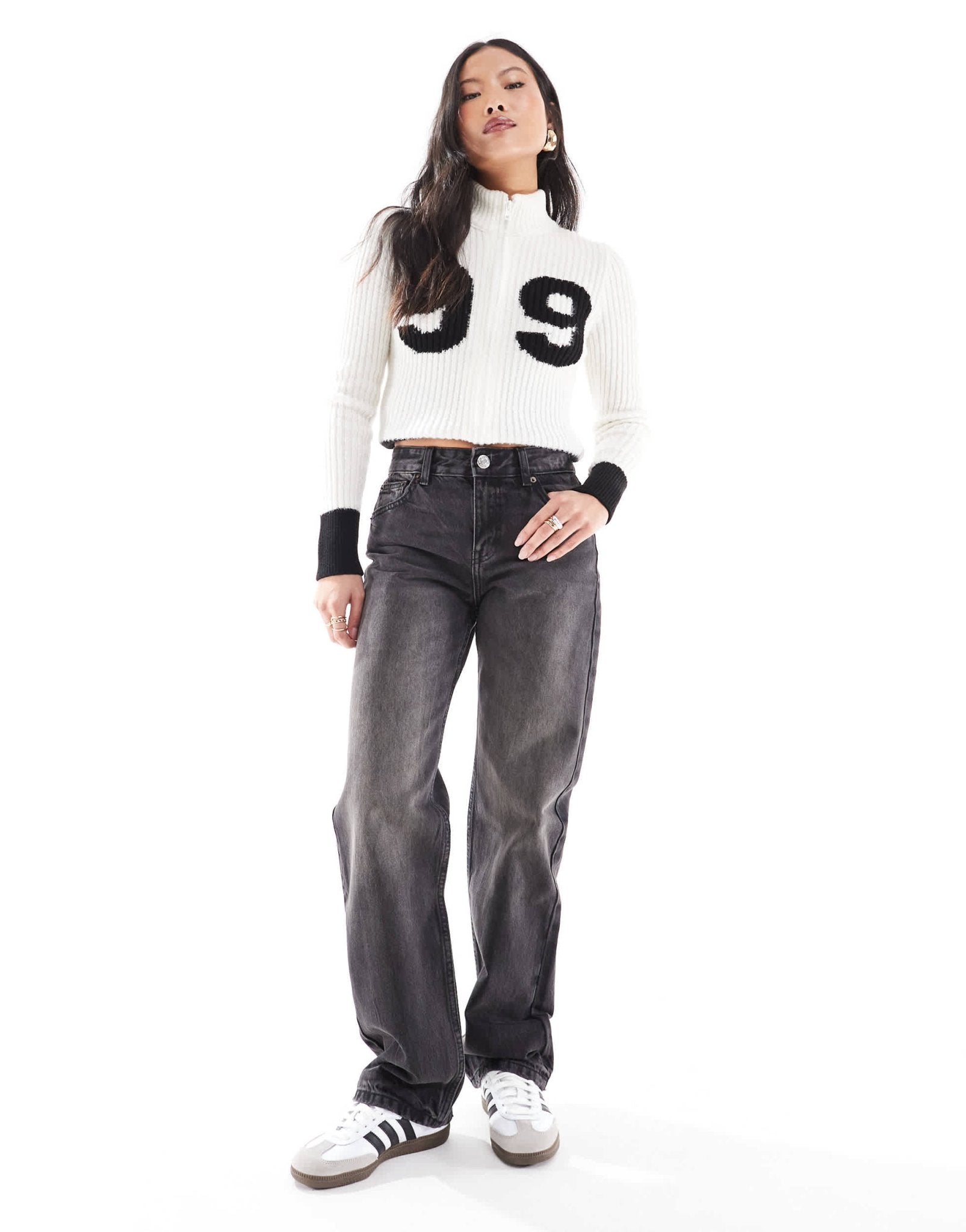 Pull&Bear Petite mid rise straight leg jeans in black - ASOS Sample Sale