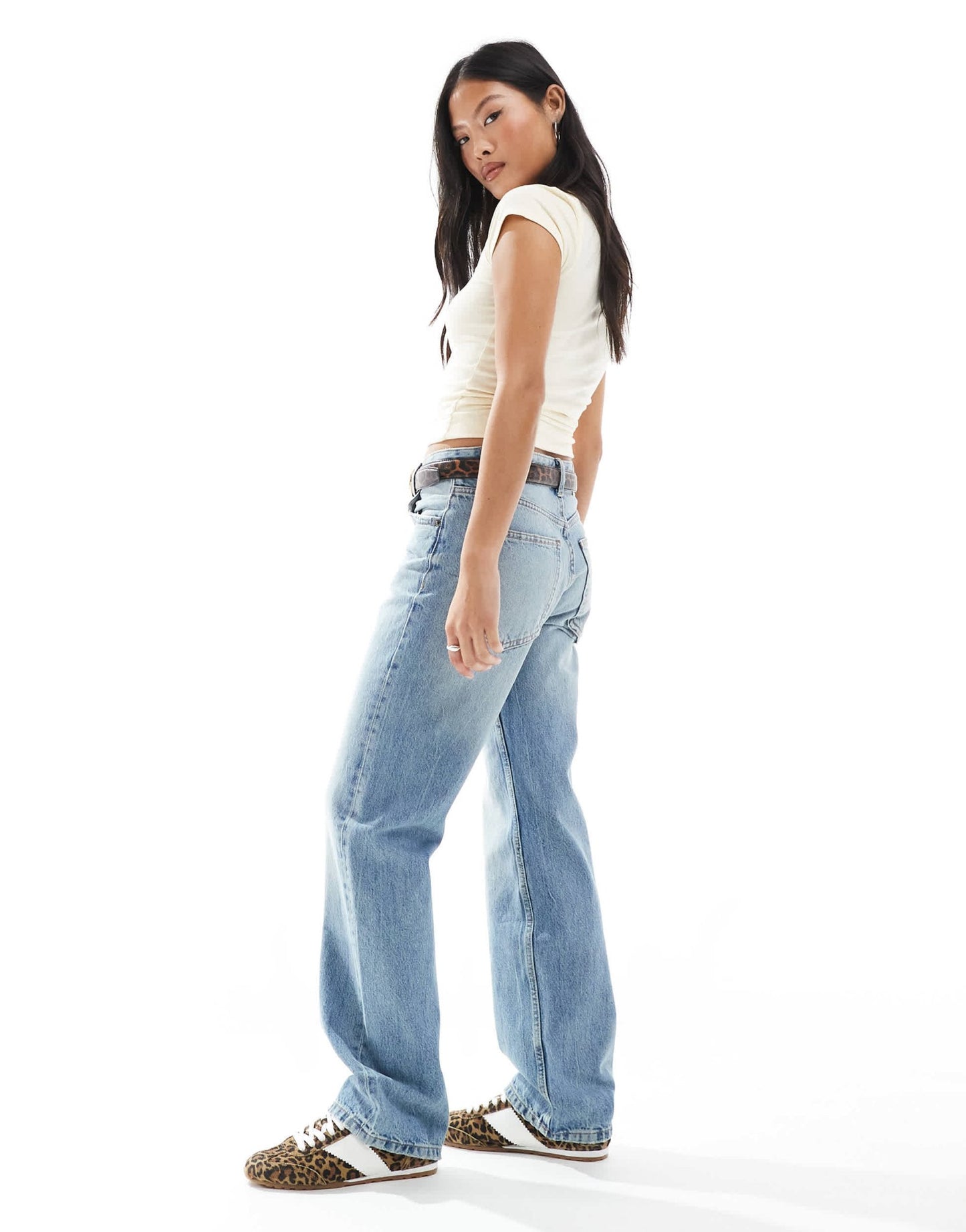 Pull&Bear Petite mid rise straight leg jeans in medium blue - ASOS Sample Sale