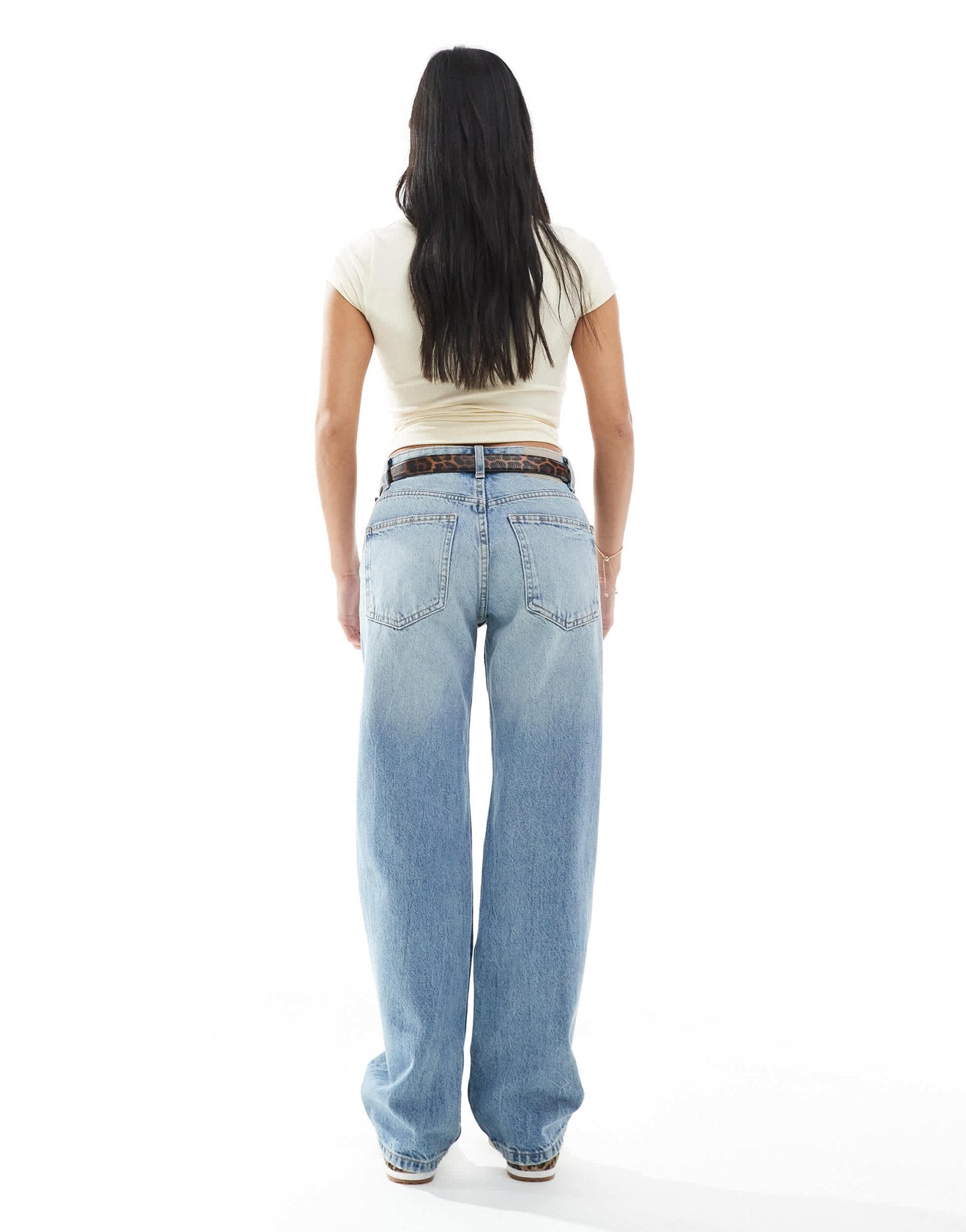 Pull&Bear Petite mid rise straight leg jeans in medium blue - ASOS Sample Sale