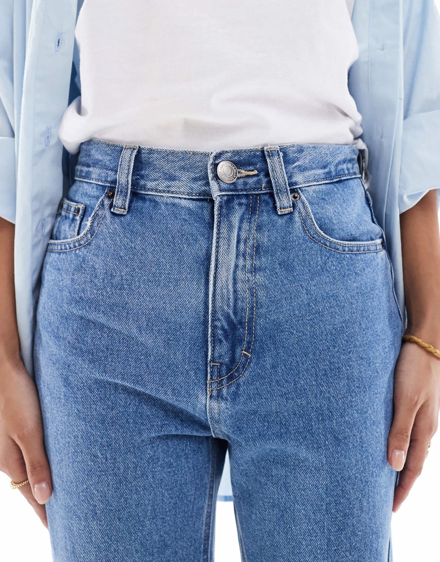 Pull&Bear Petite mom jeans in medium blue - ASOS Sample Sale