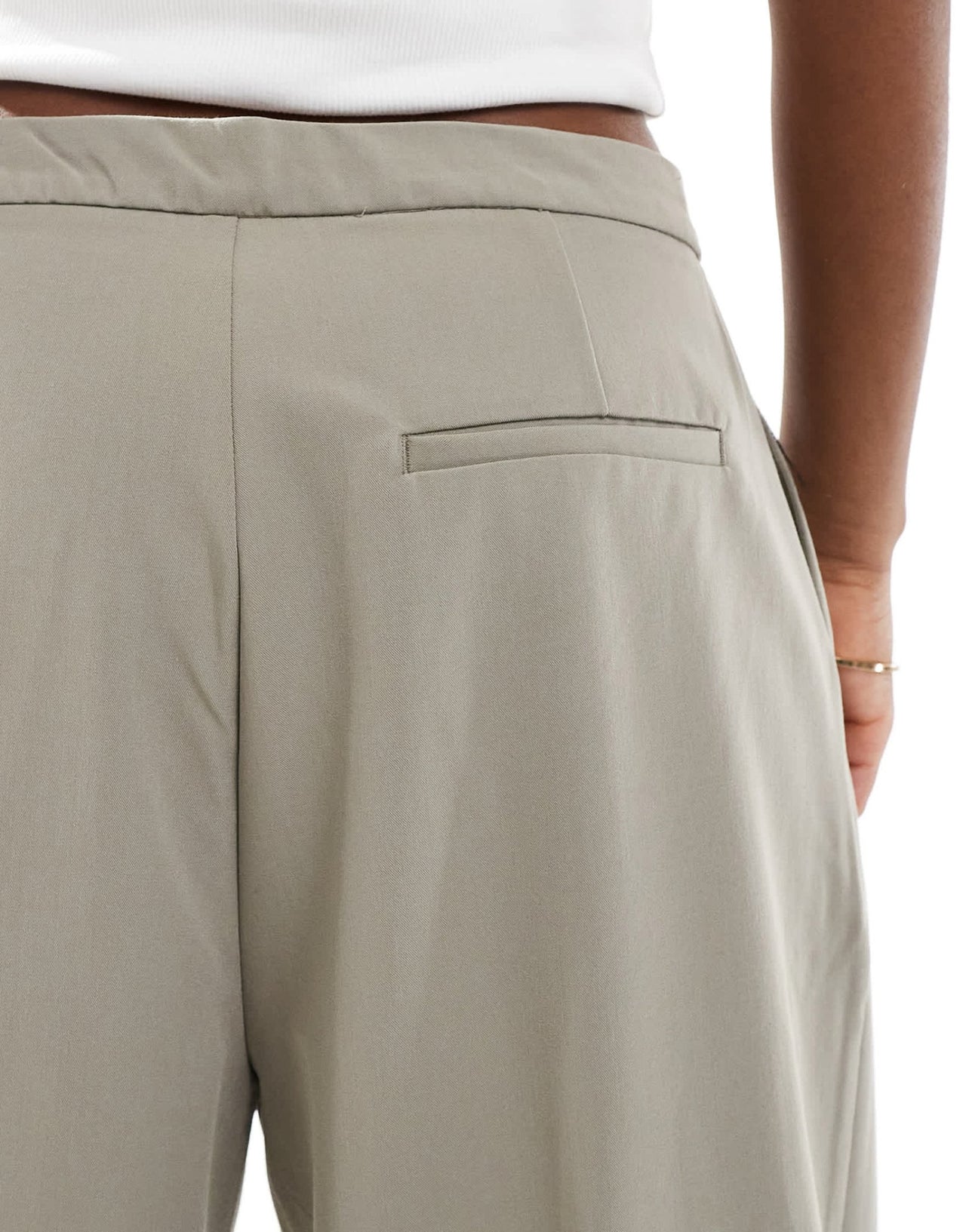 Pull&Bear pleated wide leg tailored trouser in sand - ASOS Sample Sale