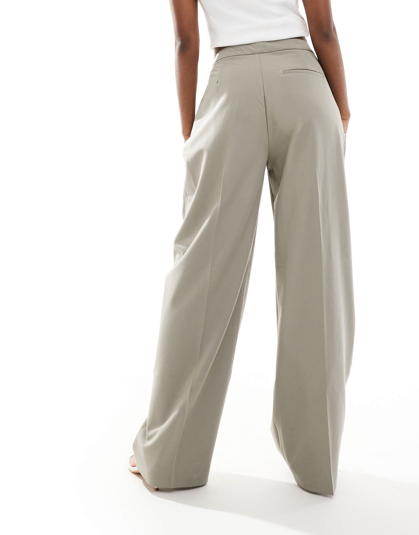 Pull&Bear pleated wide leg tailored trouser in sand - ASOS Sample Sale