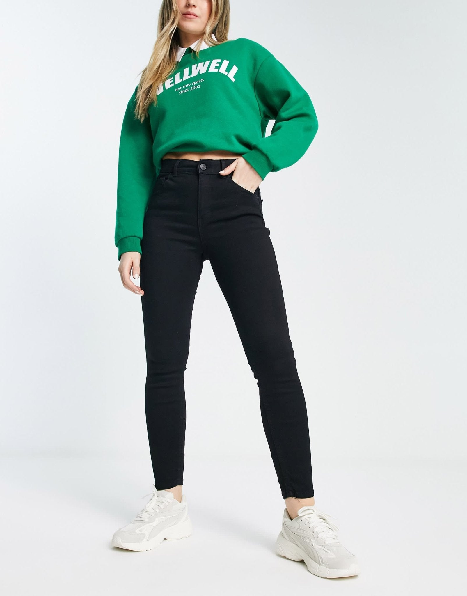 Pull&Bear push up medium waist jean in black - ASOS Sample Sale