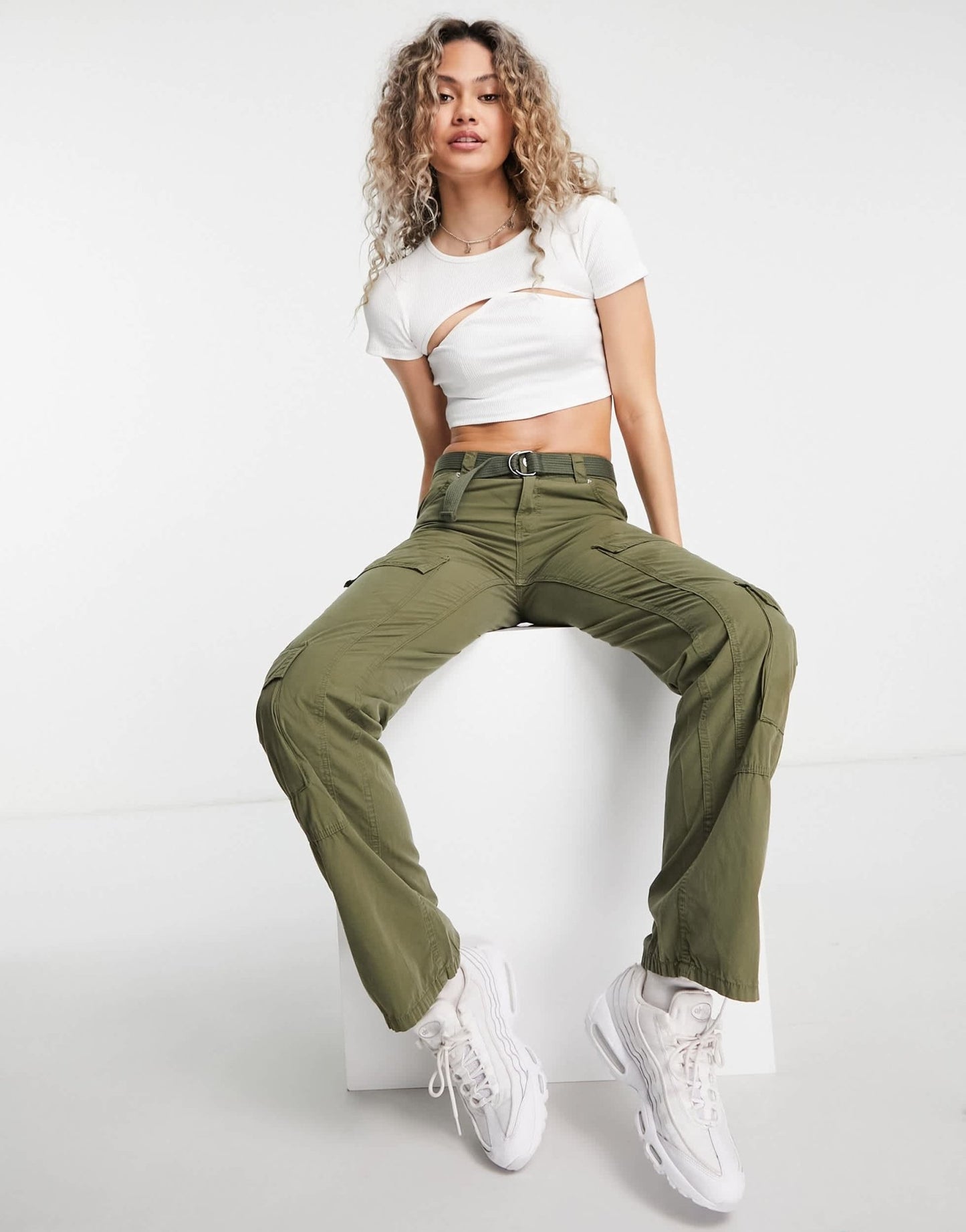 Pull&Bear short sleeve cut out cropped top in white - ASOS Sample Sale