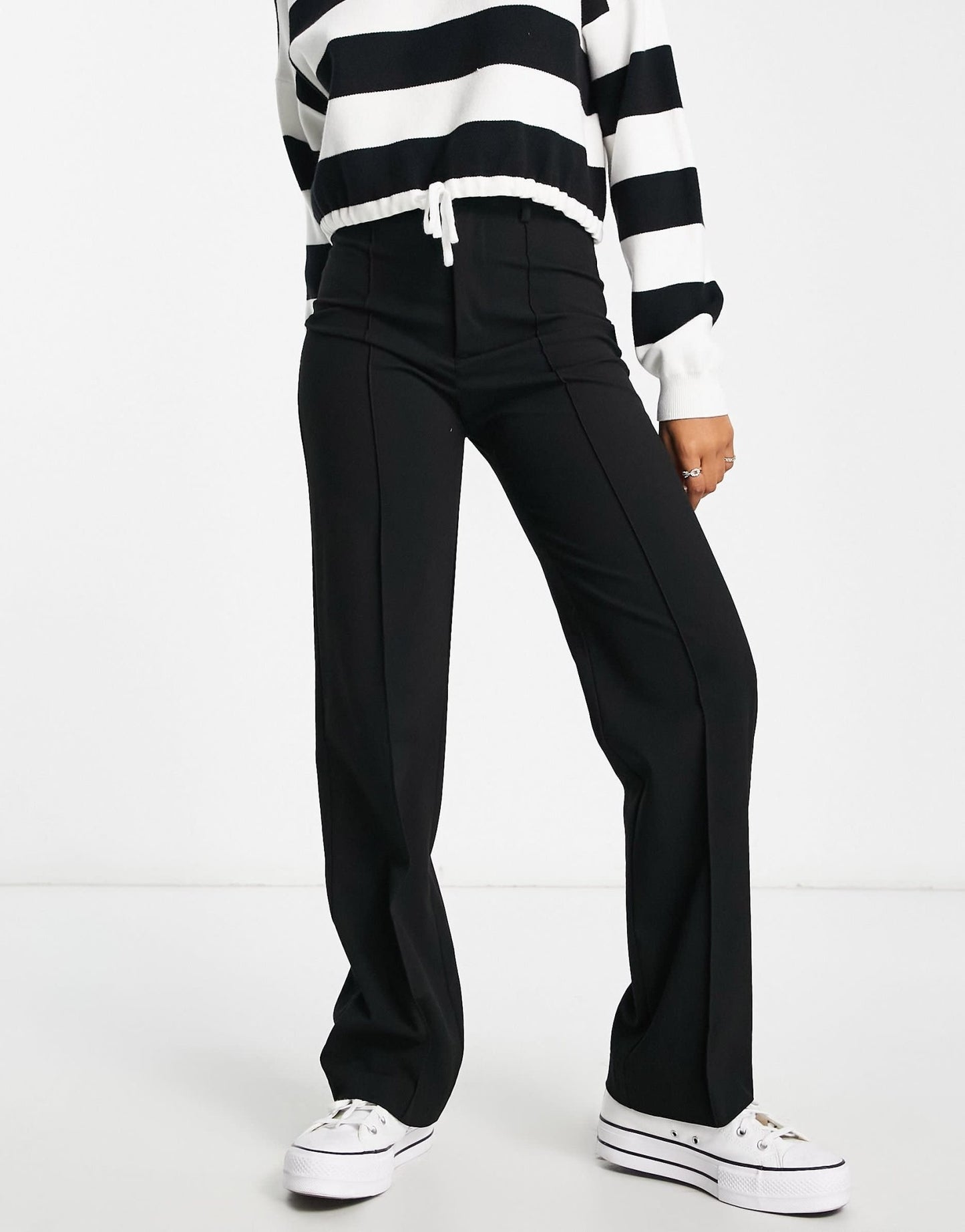Pull&Bear slouchy dad trouser in black - ASOS Sample Sale