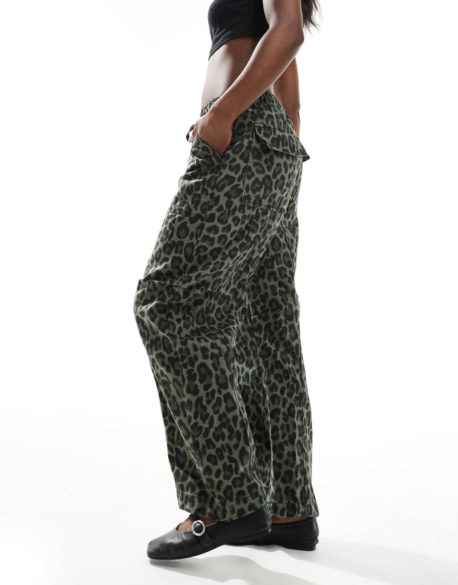 Pull&Bear slouchy wide leg jean in khaki leopard print - ASOS Sample Sale