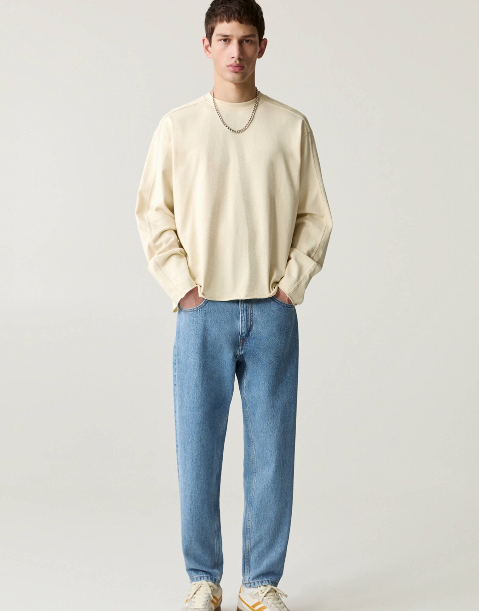Pull&Bear standard fit denim jeans in blue - ASOS Sample Sale