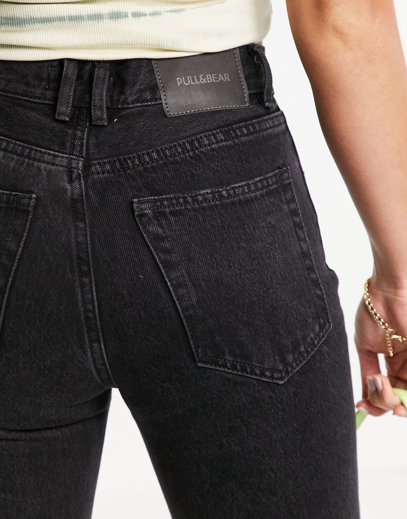Pull&Bear Tall high waisted basic mom jean in black - ASOS Sample Sale