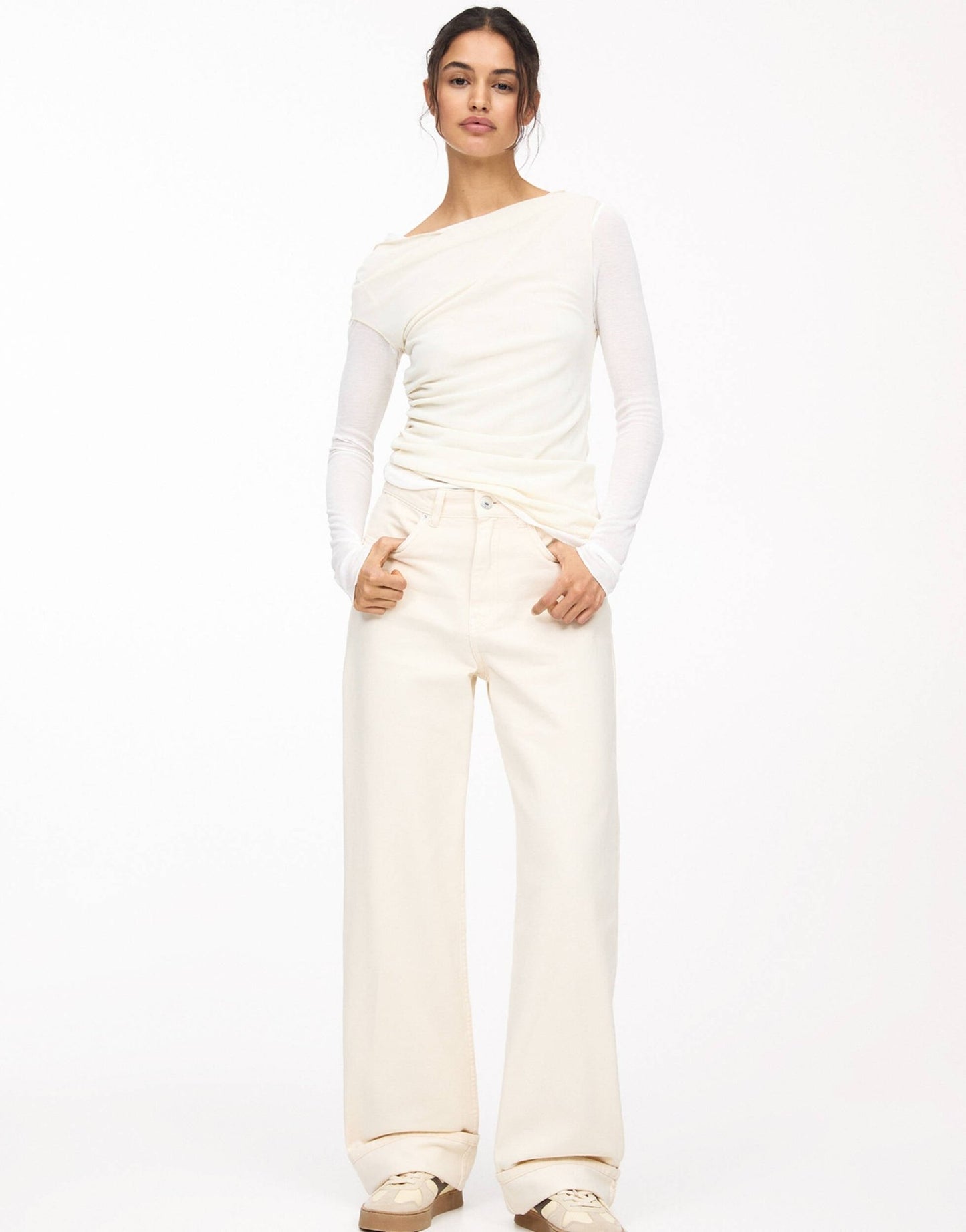 Pull&Bear turn up hem mid rise baggy jeans in ecru - ASOS Sample Sale