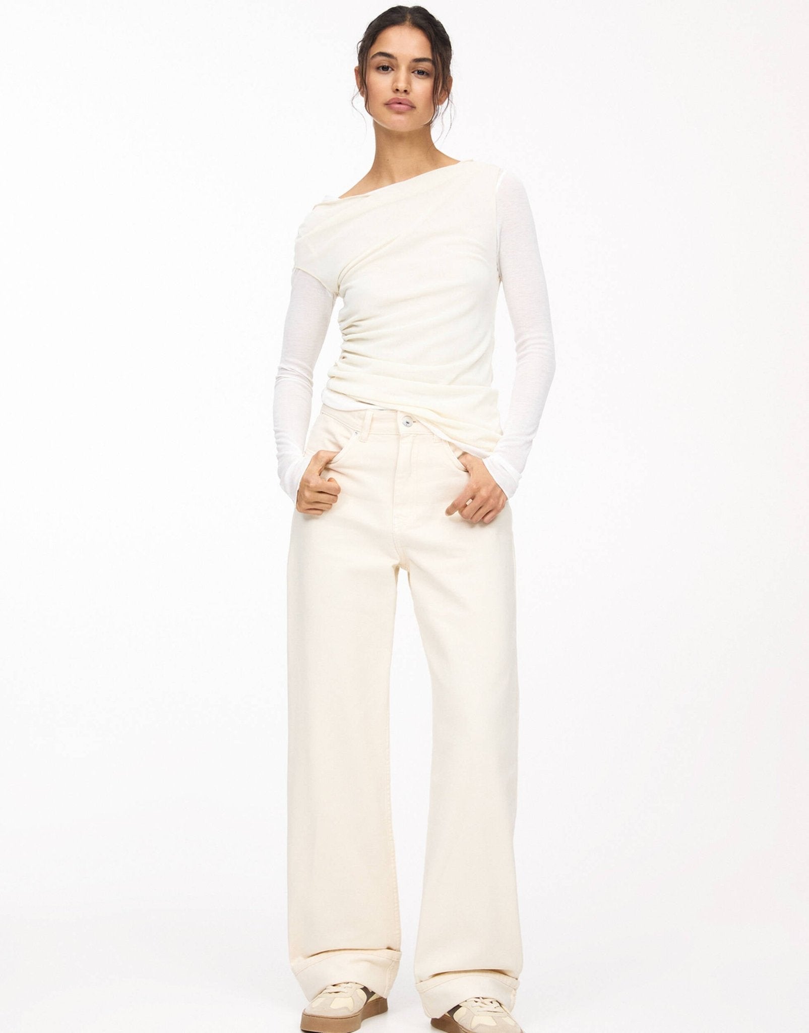 Pull&Bear turn up hem mid rise baggy jeans in ecru - ASOS Sample Sale