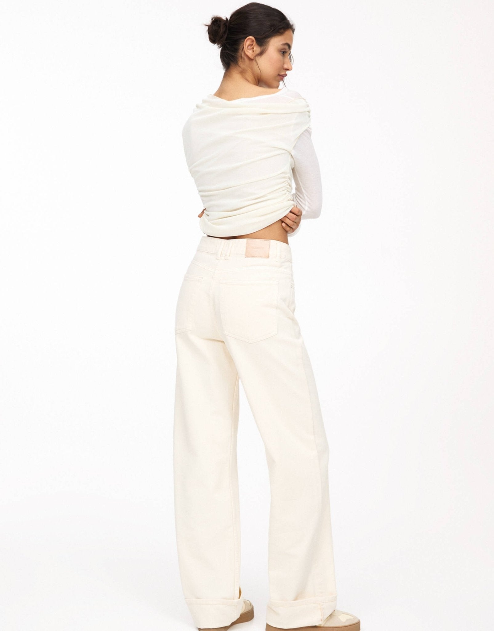 Pull&Bear turn up hem mid rise baggy jeans in ecru - ASOS Sample Sale