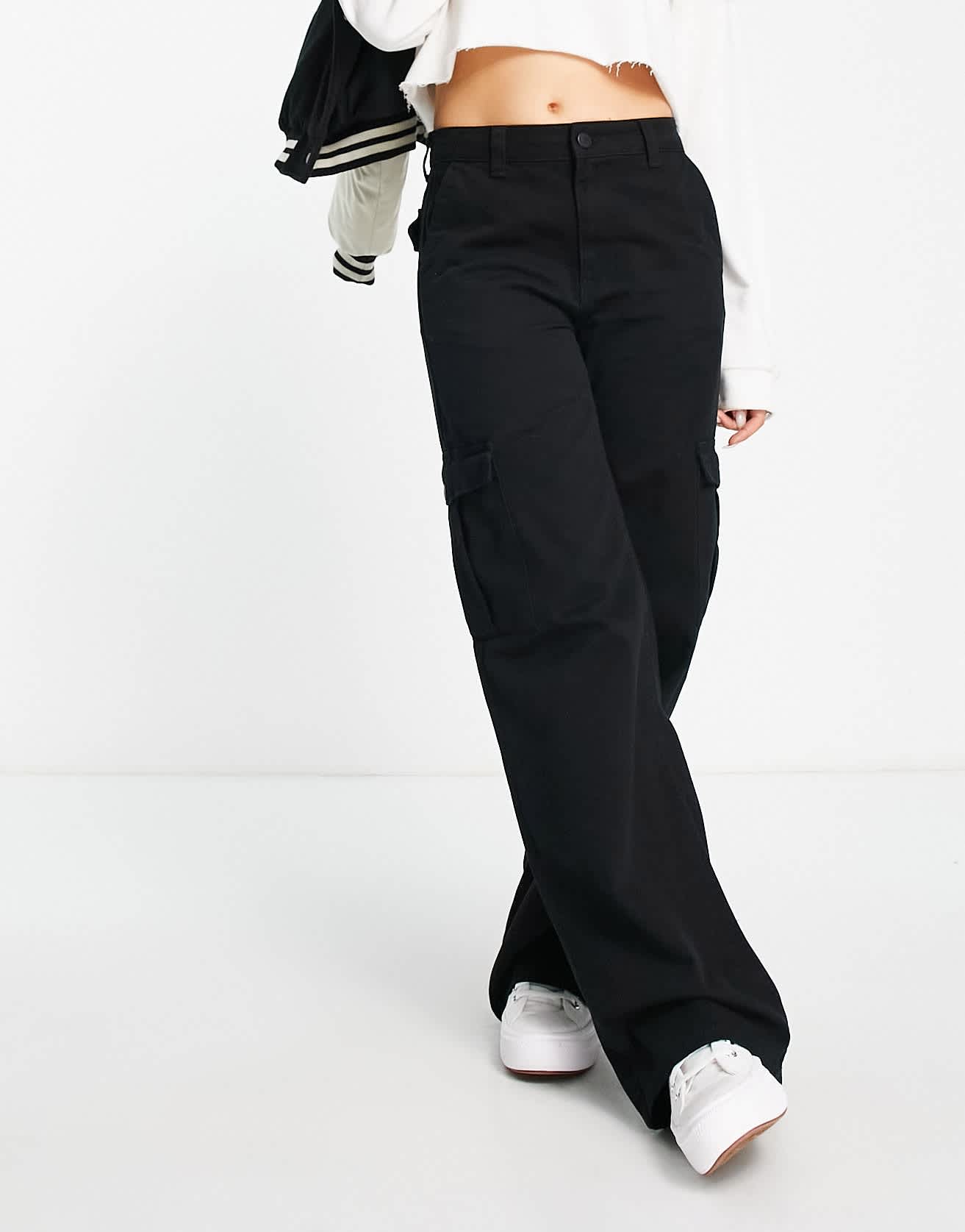 Pull&Bear wide leg cargo trousers in black - ASOS Sample Sale