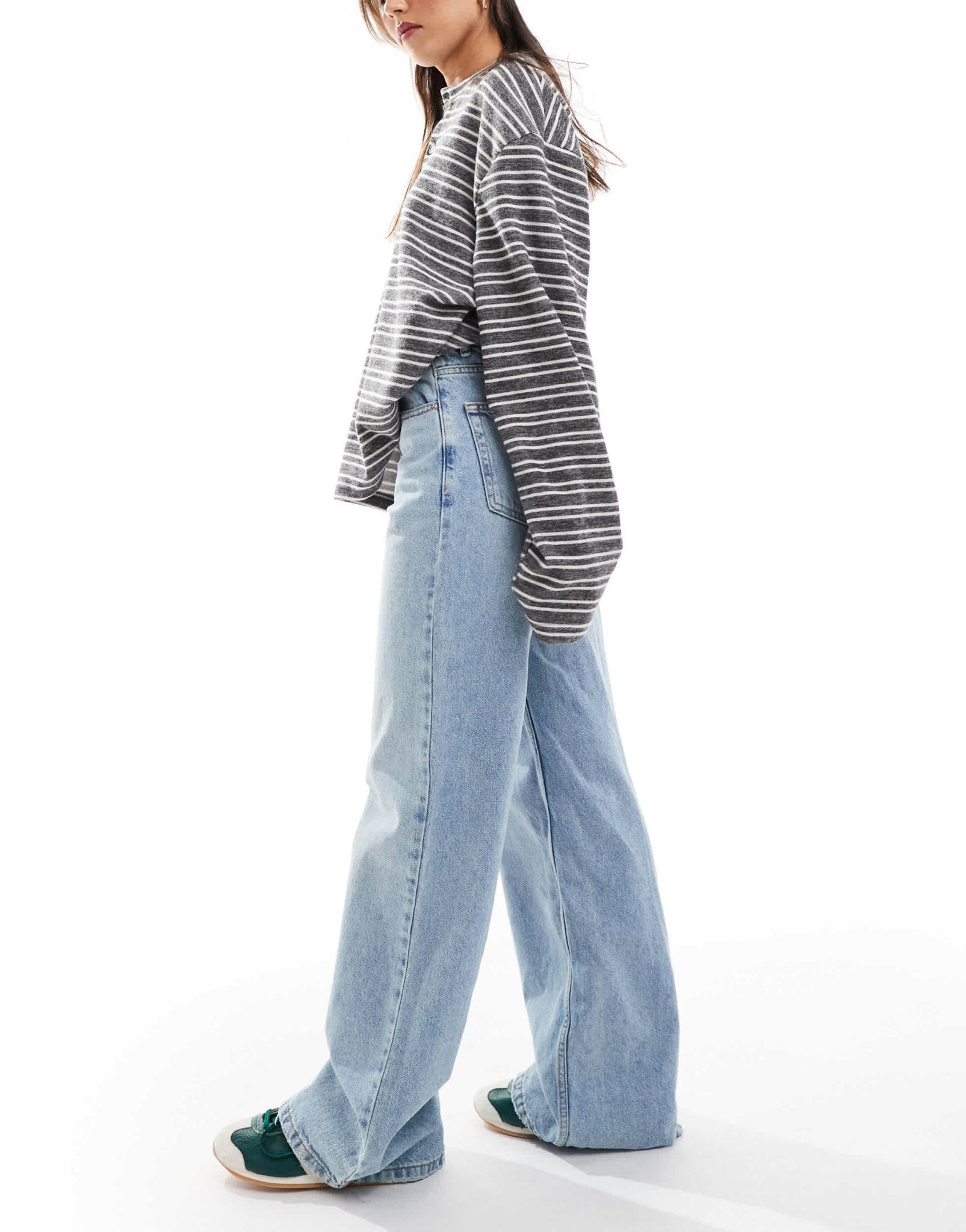 Pull&Bear wide leg jeans in light blue - ASOS Sample Sale