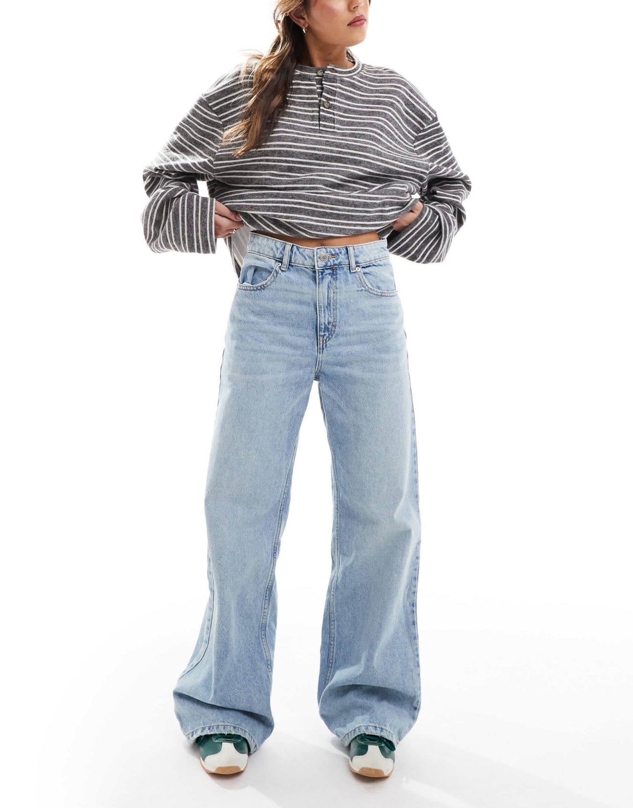 Pull&Bear wide leg jeans in light blue - ASOS Sample Sale
