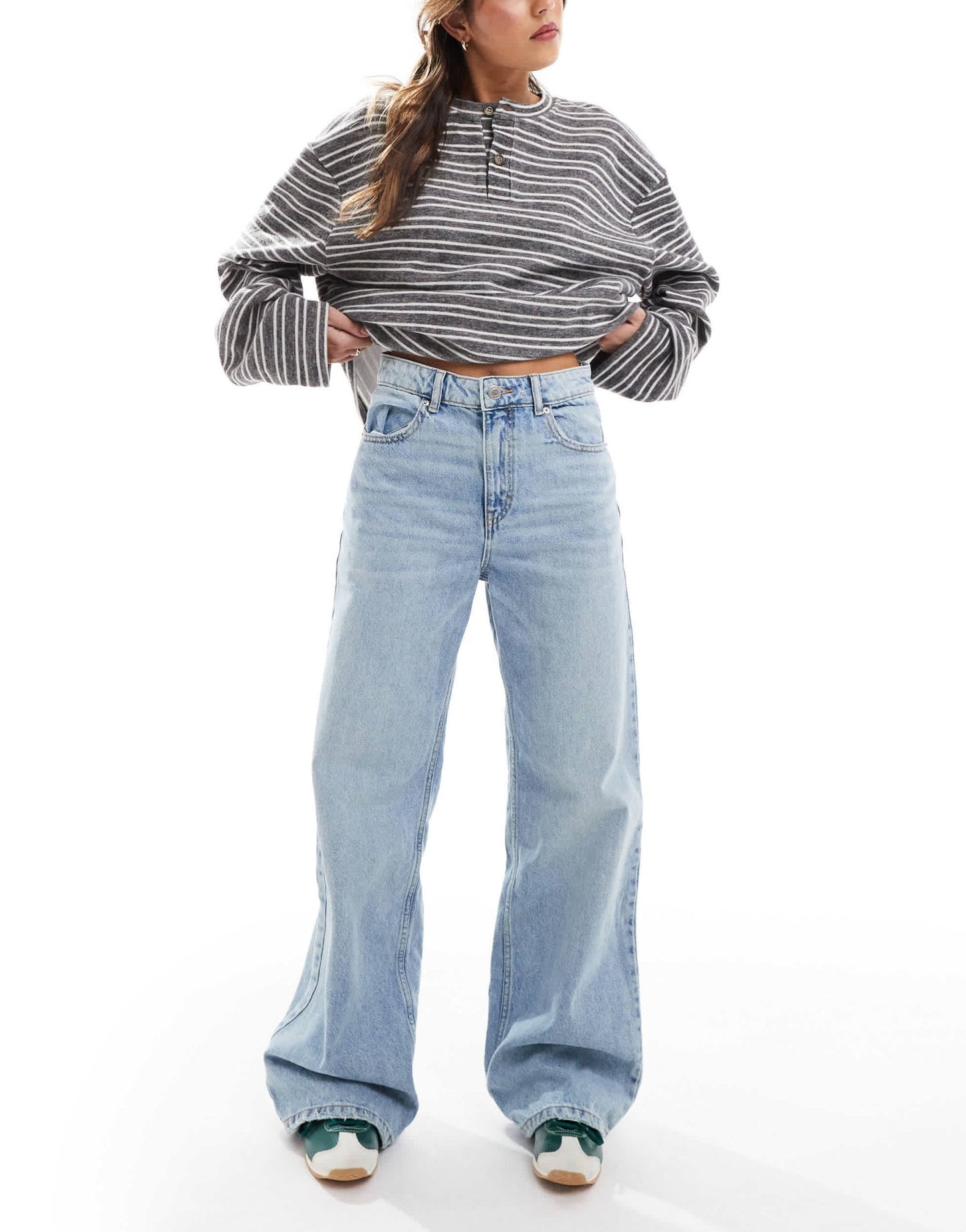 Pull&Bear wide leg jeans in light blue - ASOS Sample Sale